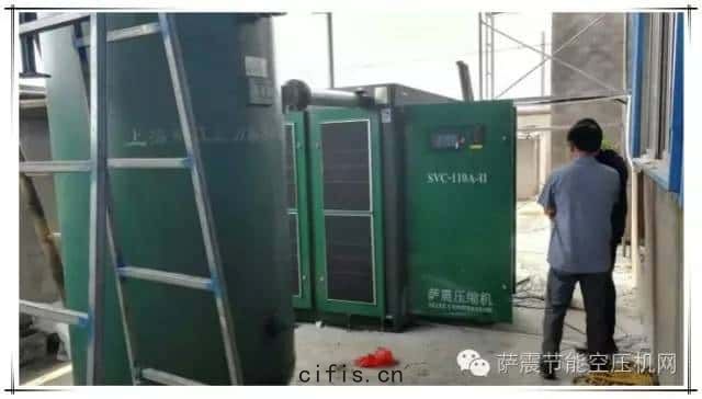 110kw薩(sà)震節能空壓機安裝(zhuāng)現(xiàn)場