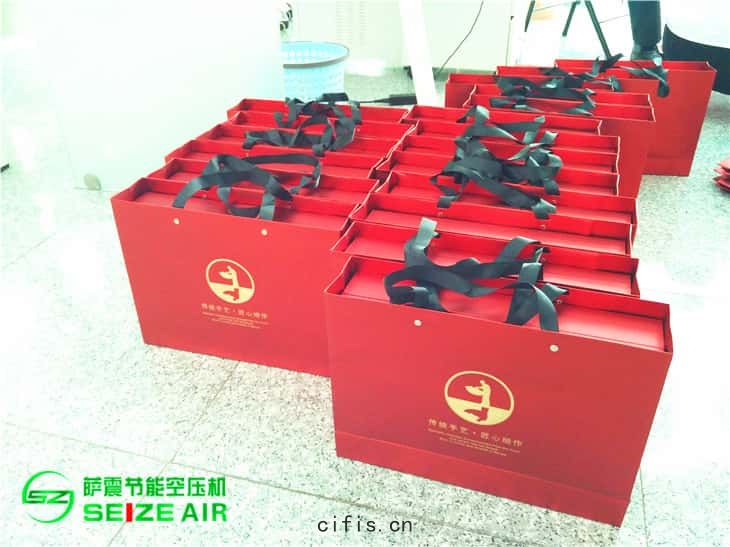 薩(sà)震(zhèn)節能空壓(yā)機(jī)客戶禮品