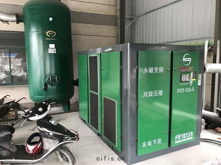 薩震(zhèn)節能空(kōng)壓機(jī)客(kè)戶(hù)現(xiàn)場圖