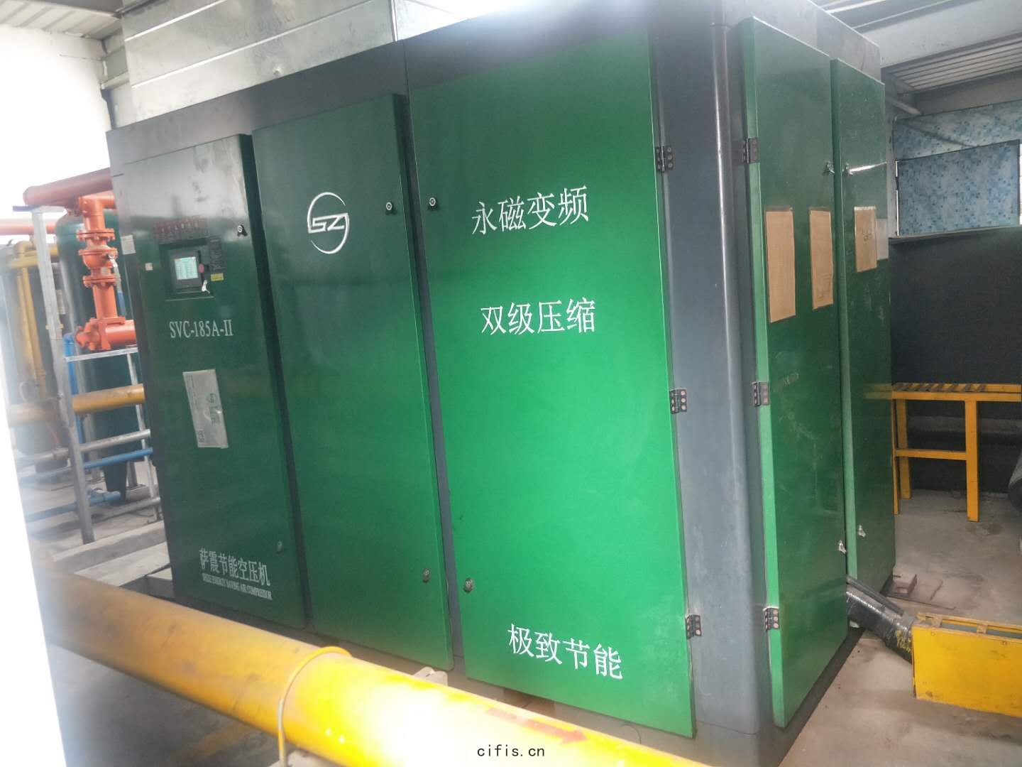 薩(sà)震(zhèn)節(jié)能空壓機紡(fǎng)織行業(yè)用戶(hù)空壓機站(zhàn)房案例圖