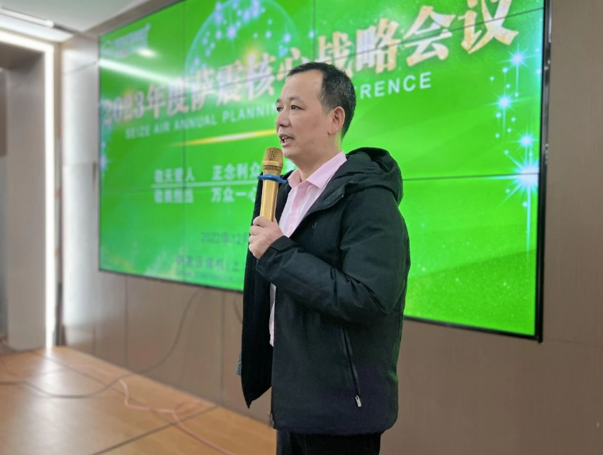 薩(sà)震(zhèn)節能空壓機專注(zhù)於(yú)降低用戶的用電(diàn)成本，可行(háng)業(yè)定製空(kōng)壓機(jī)