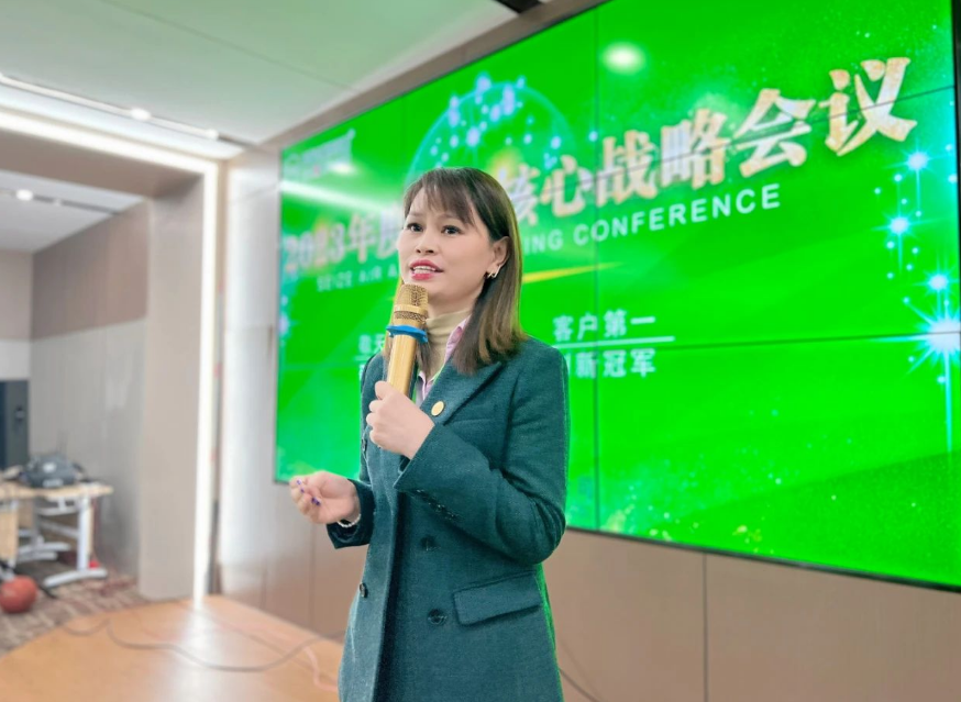 薩震節(jié)能空(kōng)壓機專注於降低用戶(hù)的(dí)用電(diàn)成本，可(kě)行業定(dìng)製(zhì)空(kōng)壓(yā)機